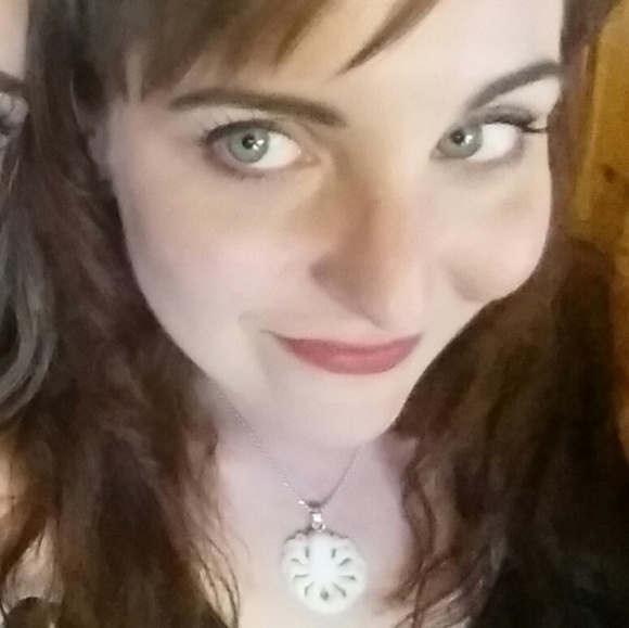 Meet your Posher, Nadia - Picture 1 of 1